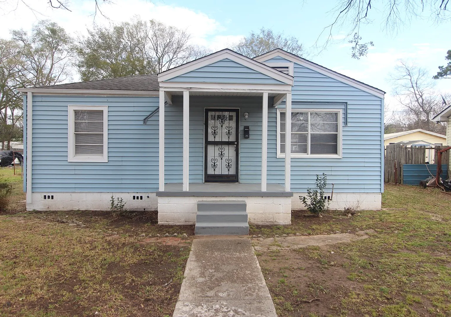 New On The Market! Fresh New Updates!! Better Hurry To See This One!! — Photo 1