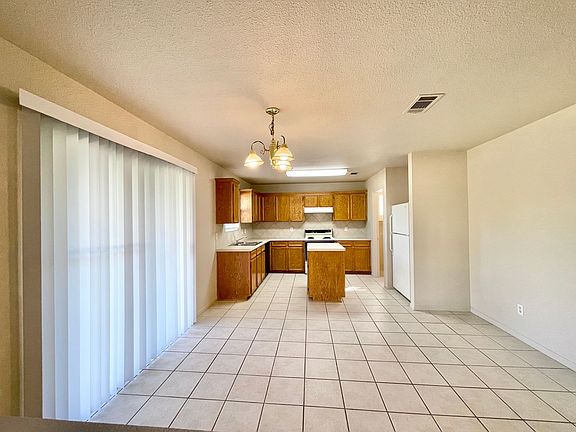 5th image of 4008 Sunflower Dr