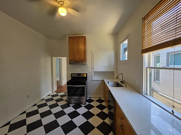 3139 Harrison St — Photo 10