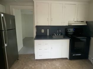 23 Soule St APT B, Jewett City, CT 06351