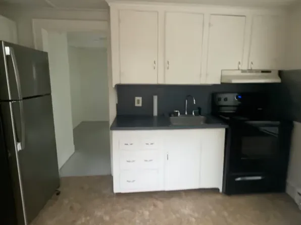 23 Soule St APT B, Jewett City, CT 06351