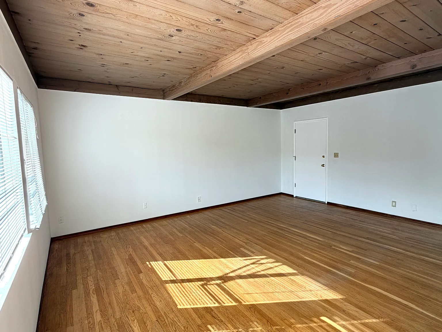 1 bed, 750 sqft, $2,399 — Photo 2