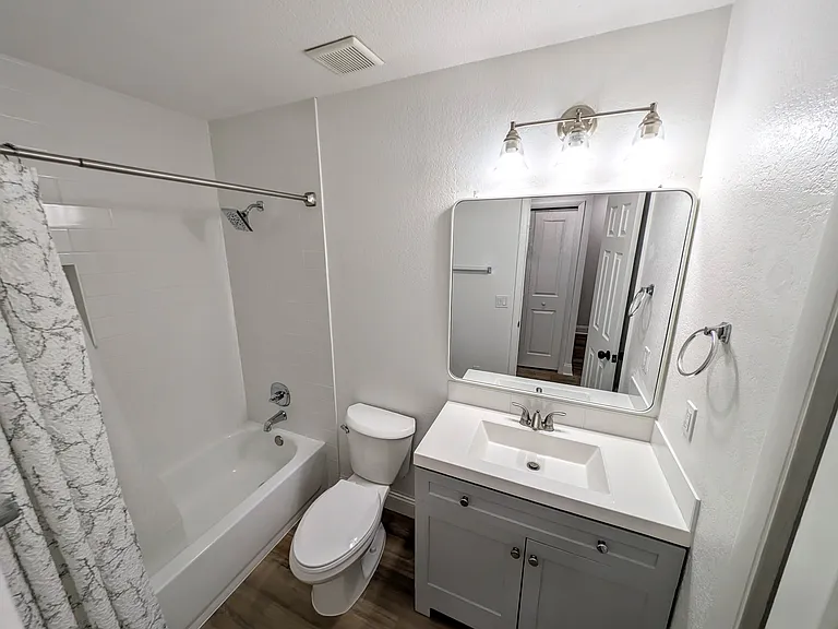 705 N Himes Ave — Photo 25