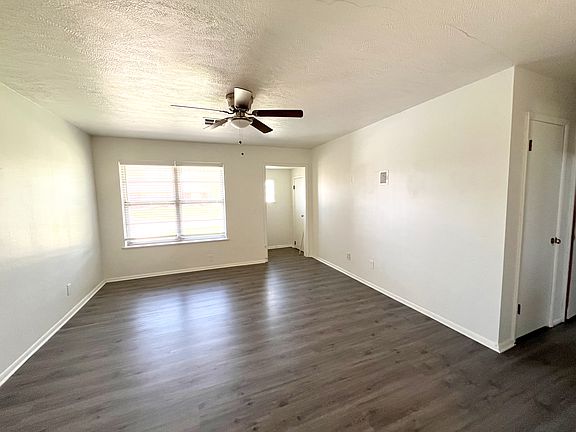 3rd image of 103 W Thompson Dr