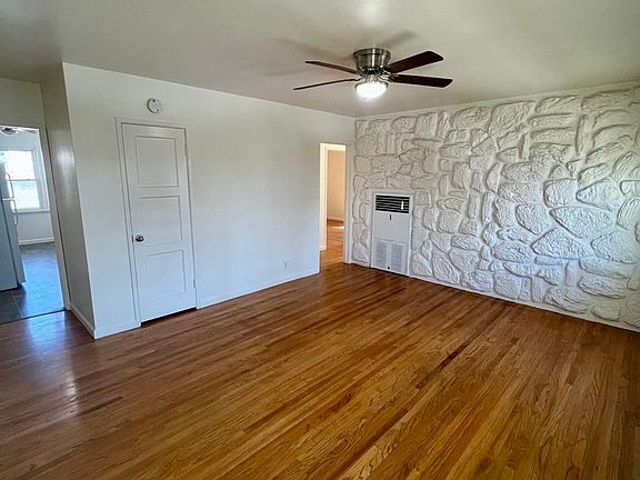 3rd image of 262 Glendora Ave