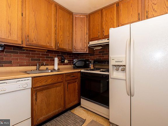 3rd image of 7406 Waymouth Way