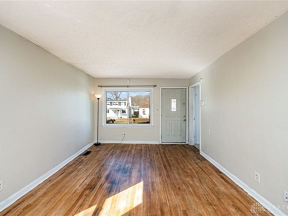 3rd image of 1332 Southlyn Dr