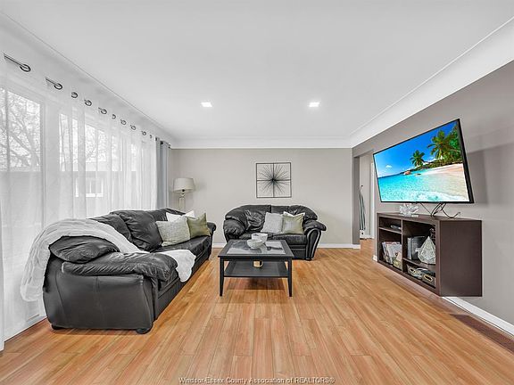 5th image of 162 Robson Rd