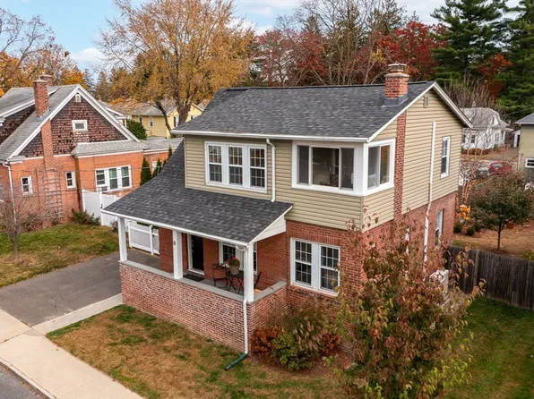 8 Orchard St, Holyoke, MA 01040