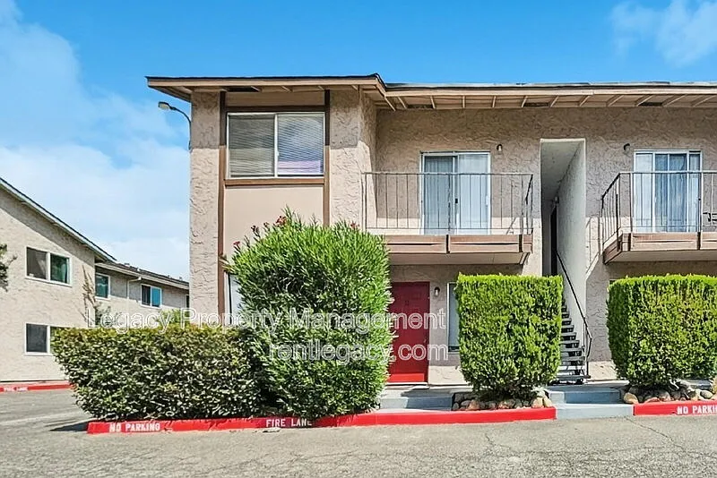 2 bed, 1.0 bath, 725 sqft, $1,195 — Photo 1