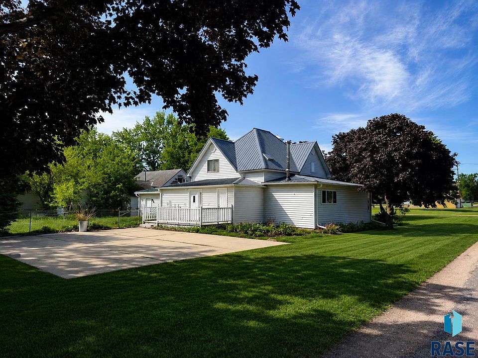 1st image of 311 2nd St