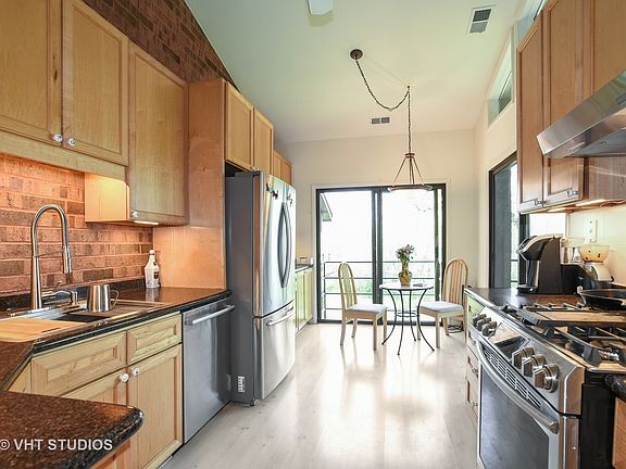 3rd image of 1045 Deerfield Pl #1045