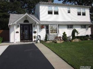 160 Meridian Rd, Levittown, NY 11756