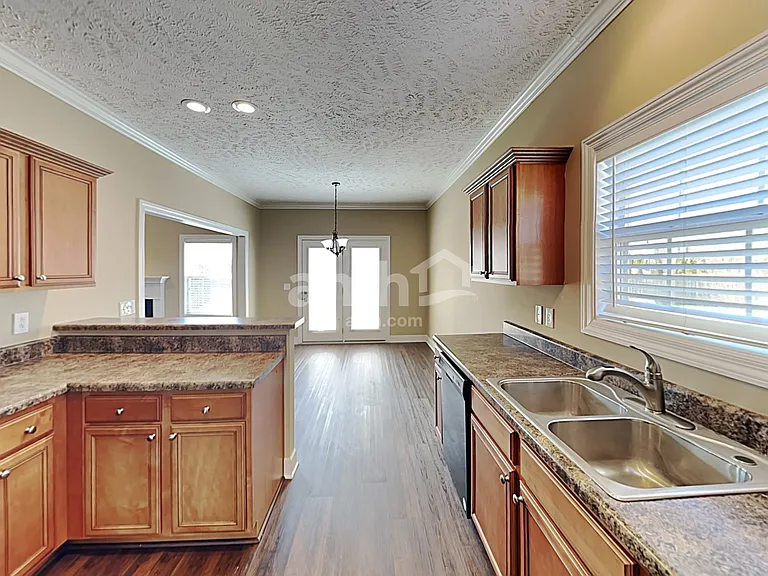 1802 Potters Ct — Photo 4