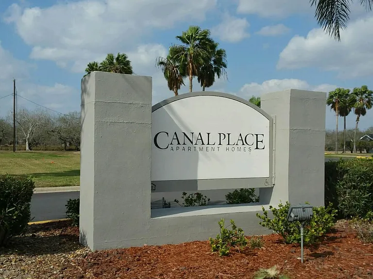 Canal Place — Photo 8
