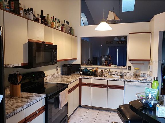 3rd image of 118 Lakepointe Cir
