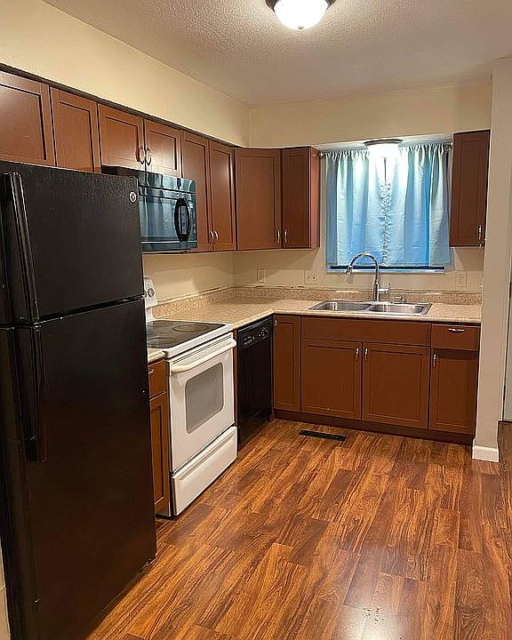 1st image of 23 Greentree Cir