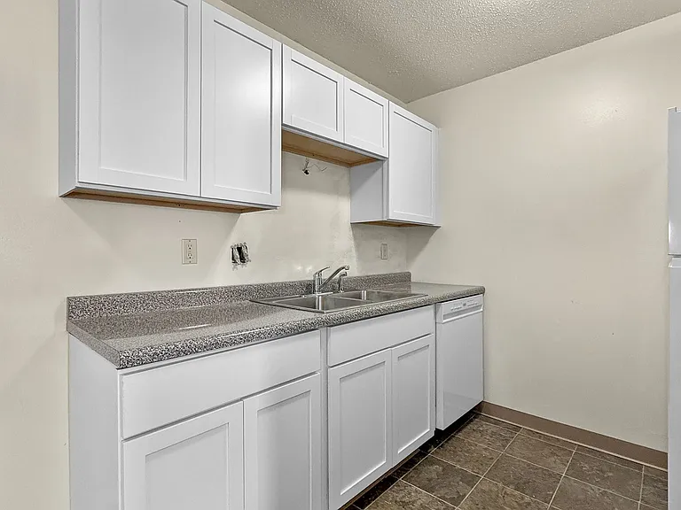 Find Your Perfect Fit at East Park Apartments! — Photo 31
