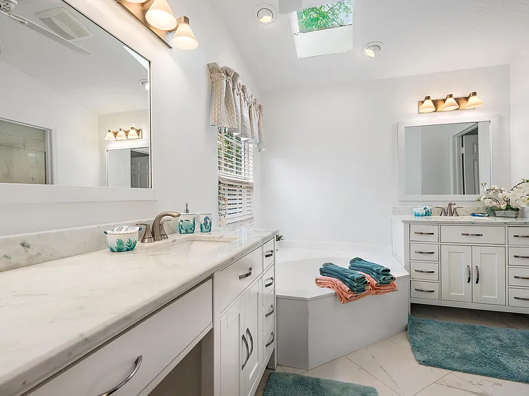 5751 Pennock Point Rd — Photo 10