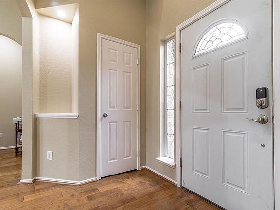 2nd image of 393 Sunrise Cir