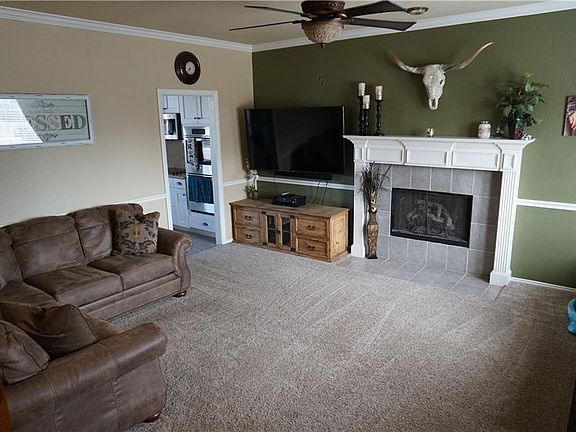 4th image of 305 Terrace Dr