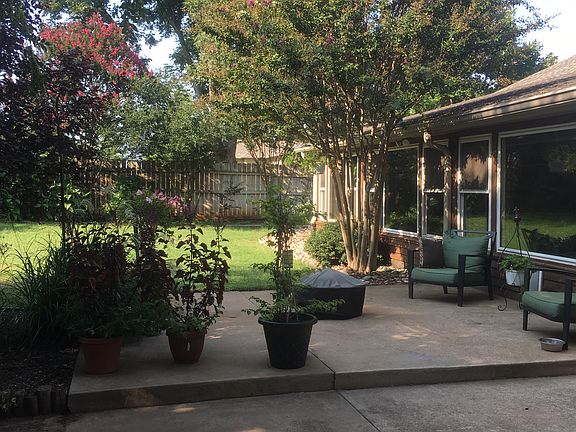 Back patio lounge area 