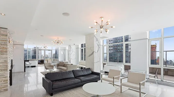 Rented by Batra Group Inc | media 32