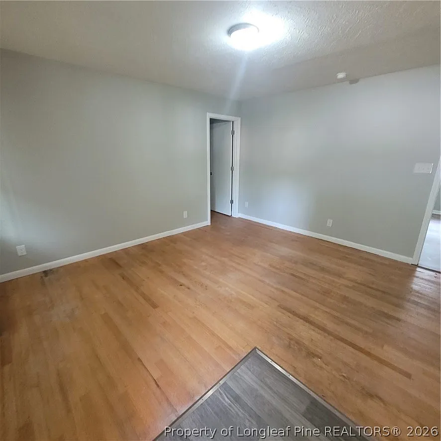 4 bed, 2.0 bath, 1300 sqft, $2,100 — Photo 3