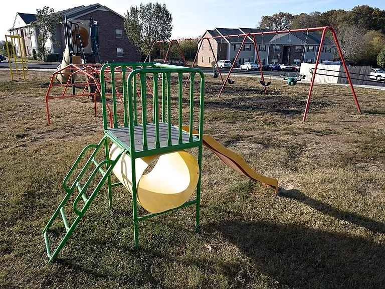 Ridgetop Apartments — Photo 14