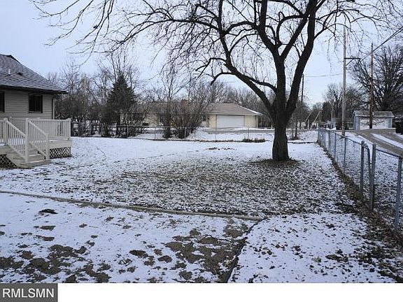 5th image of 52 13th Ave N
