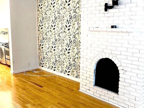 3rd image of 166 E 82nd St #C3