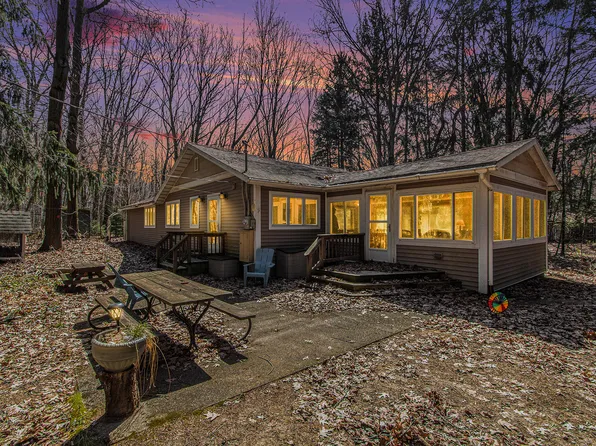 13661 Evergreen Ln, Sawyer, MI 49125