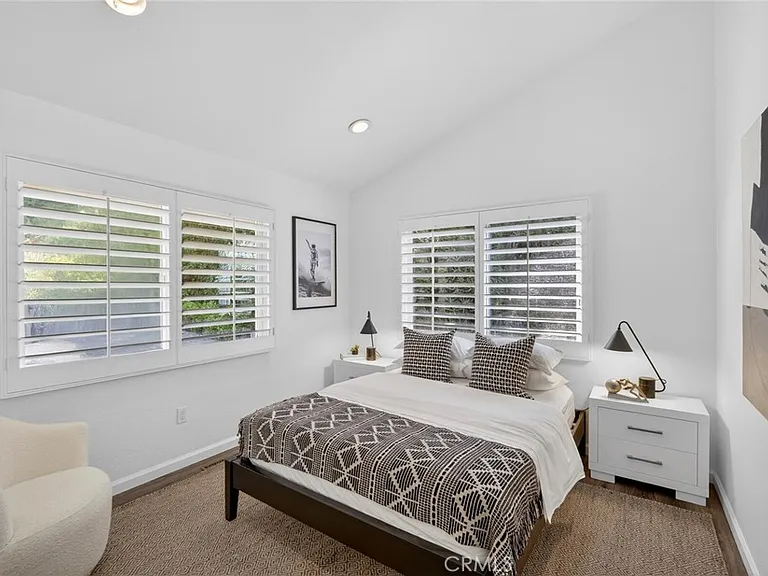 431 Nyes Pl — Photo 29
