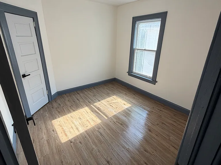 302 Cory Ave #1 — Photo 5
