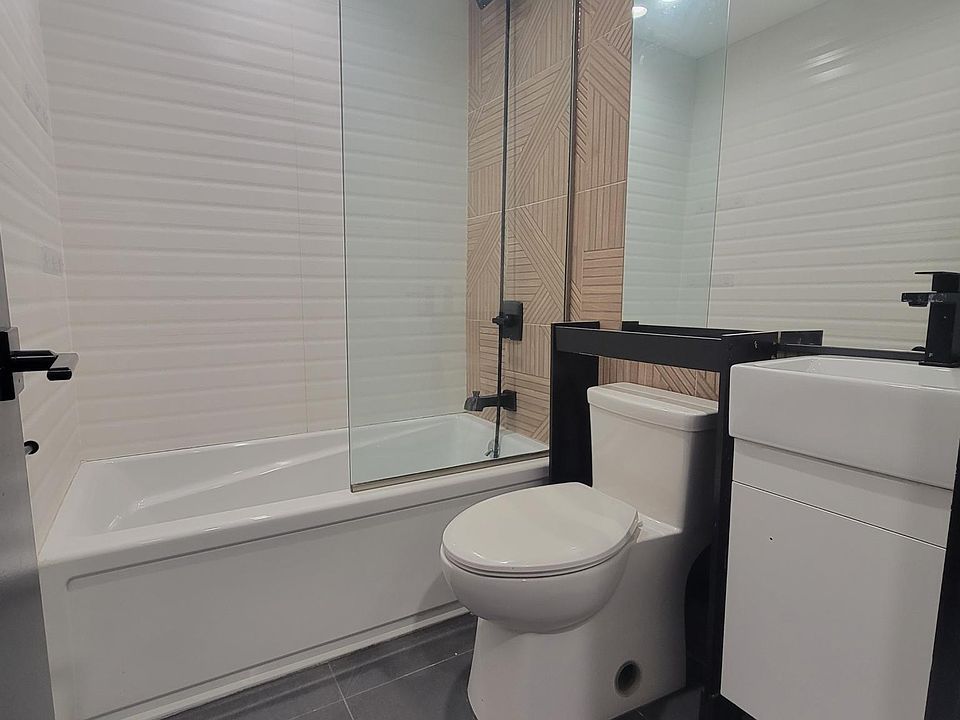 2nd image of 1040 E 39th St #1