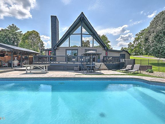 2nd image of 814 Summer Sound Rd