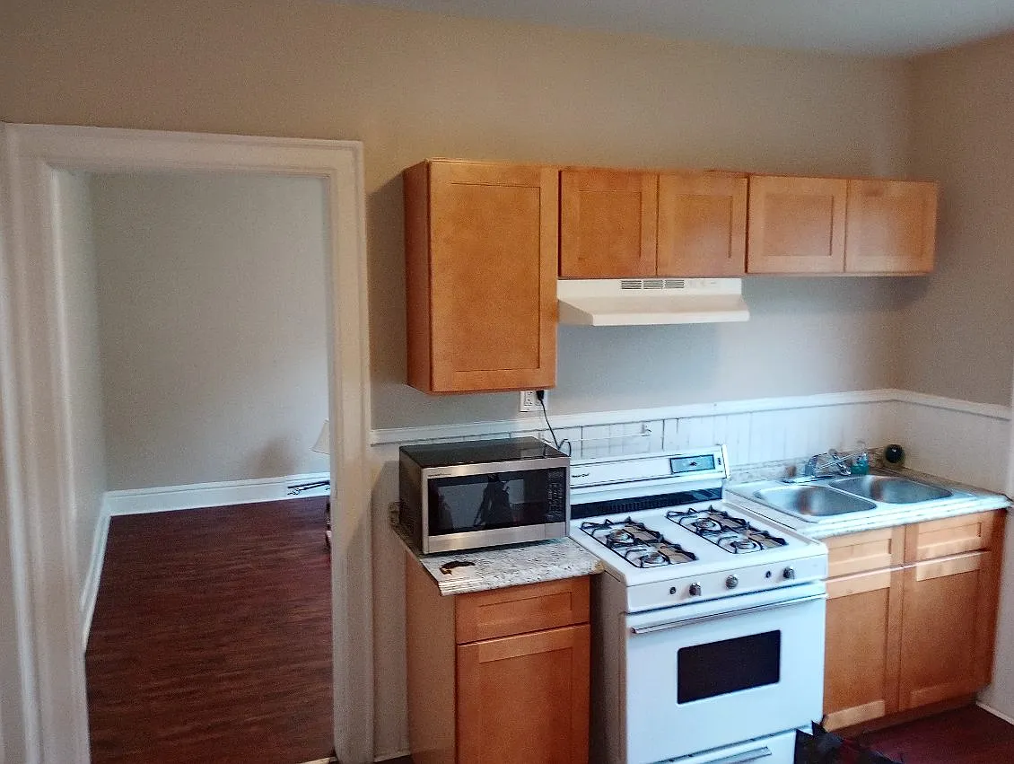 1 bed, 600 sqft, $1,000 — Photo 3