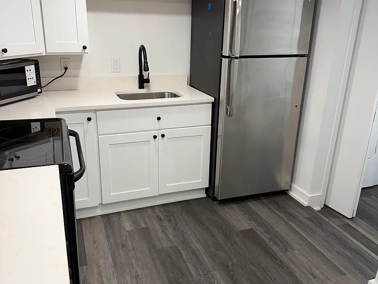 710 N Luzerne Ave — Photo 12