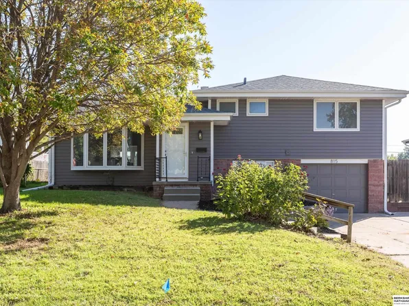 815 Tipperary Dr, Papillion, NE 68046