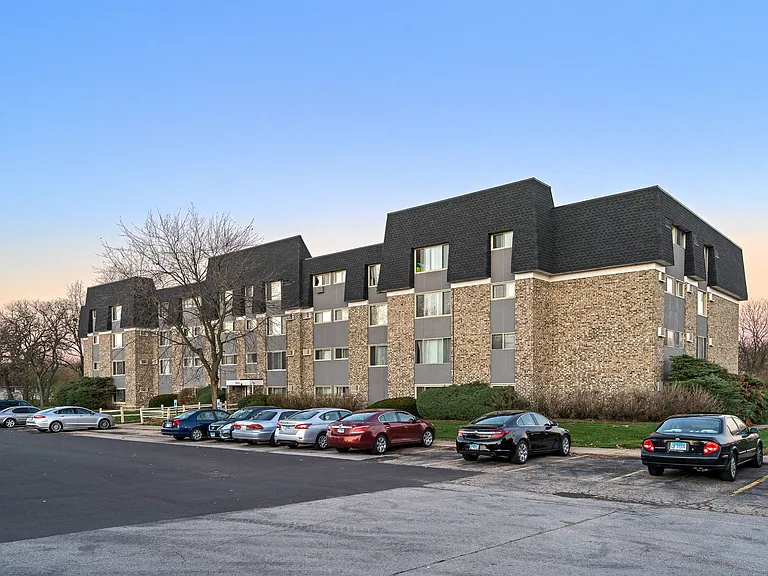 Apartment Homes For Rent in Bartlett, IL | Bartlett Lakes