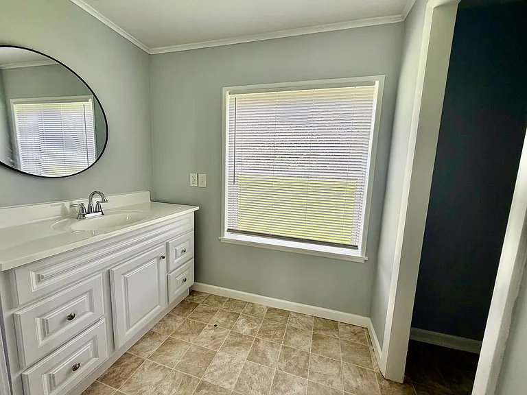 1548 Cornwallis Rd — Photo 12
