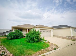 3904 Lillian Ct SE, Mandan, ND 58554