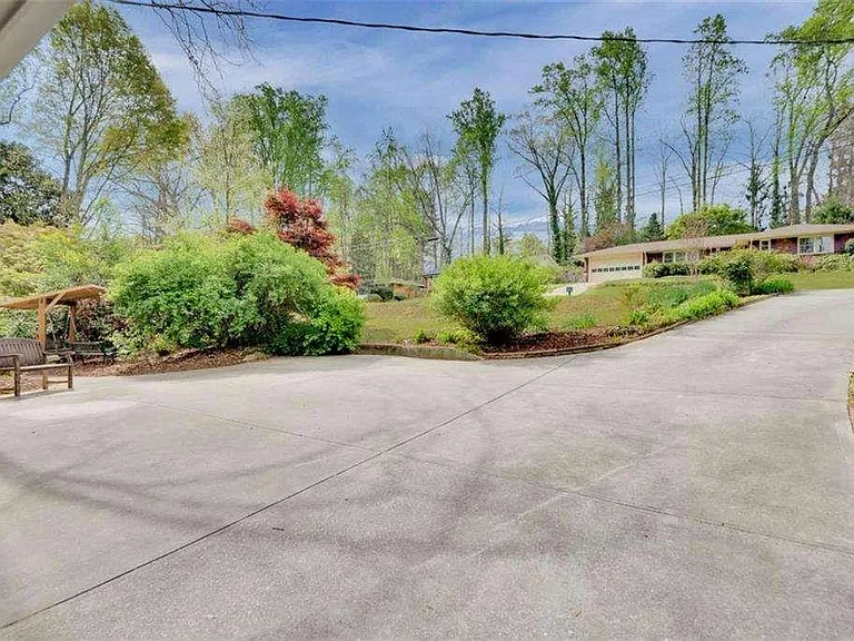 2774 Overlook Dr NE — Photo 31
