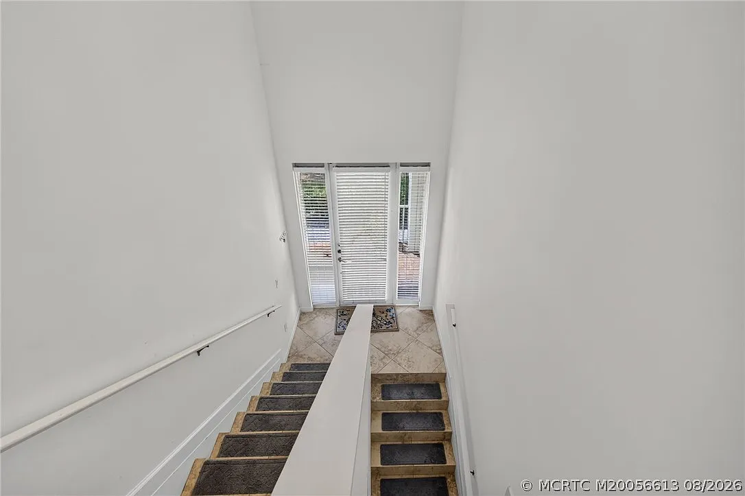 3 bed, 2.0 bath, 2077 sqft, $2,800 — Photo 3