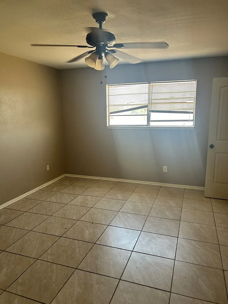 1 bed, 1.0 bath, 703 sqft, $1,000 — Photo 4