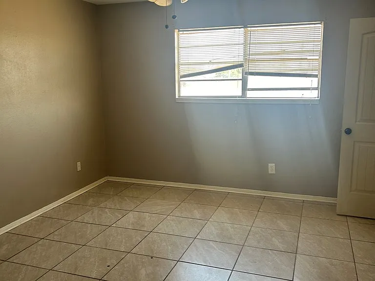 1517 Century Ave #4 — Photo 4