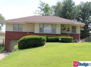 4019 Hartman Cir, Omaha, NE 68111