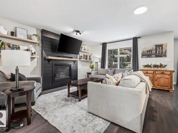 14 Edinburgh Ct N, Saint Albert, AB T8N 6M8