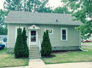 24 N Harrison Ave, Aurora, IL 60506