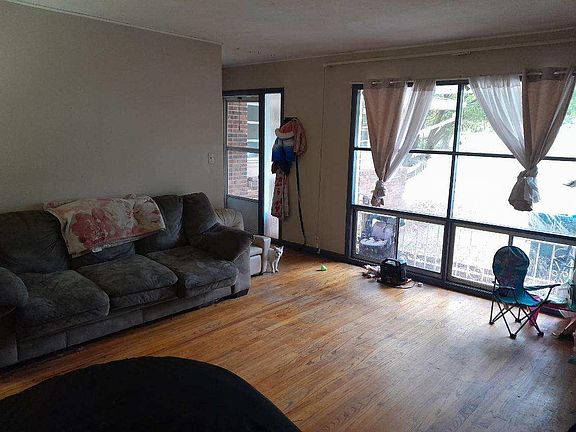 2nd image of 3325 Tanglewood Dr #B